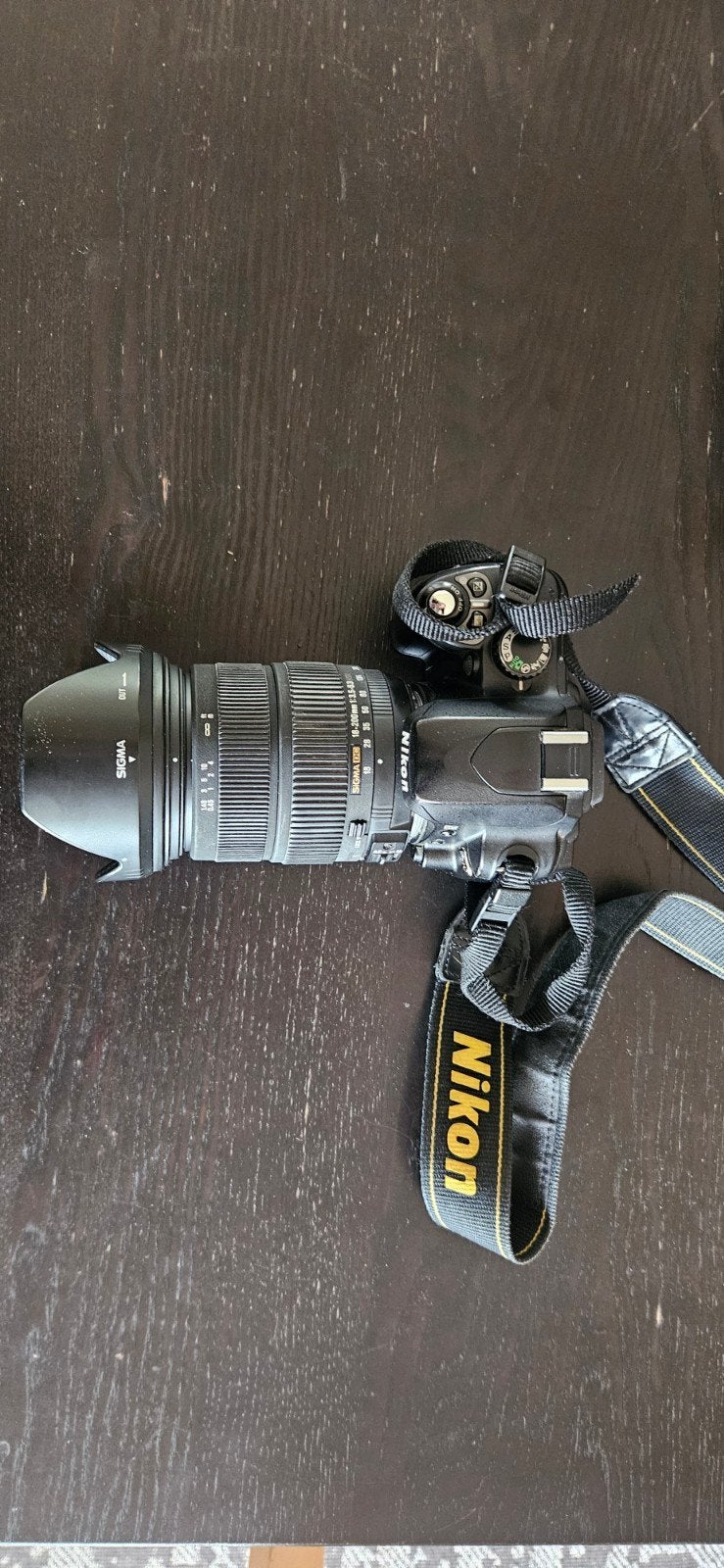 Camera Nikon D40, LENS Sigma 18-200 + fototas, Ophalen, Zo goed als nieuw, Rugtas, Overige merken