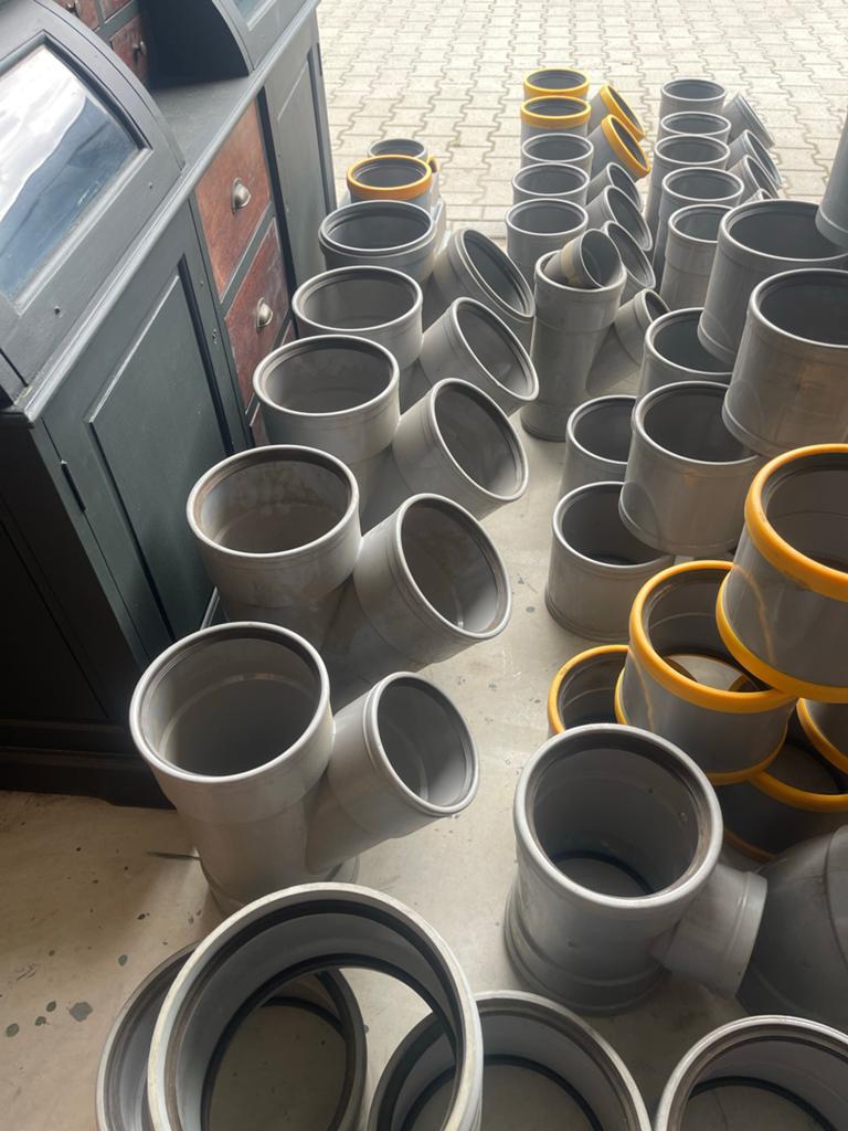 Diverse PVC hulpstukken (75/80, 110,125,160, 200, 250 mm), Ophalen, Afvoer, Pvc, Zo goed als nieuw