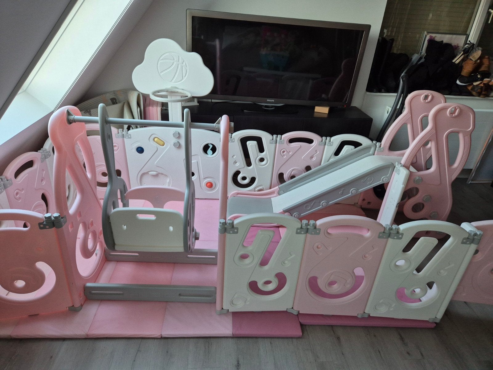 Roze speelparadijs met schommel, glijbaan en basketbalring, Ophalen, Zo goed als nieuw, Schommel