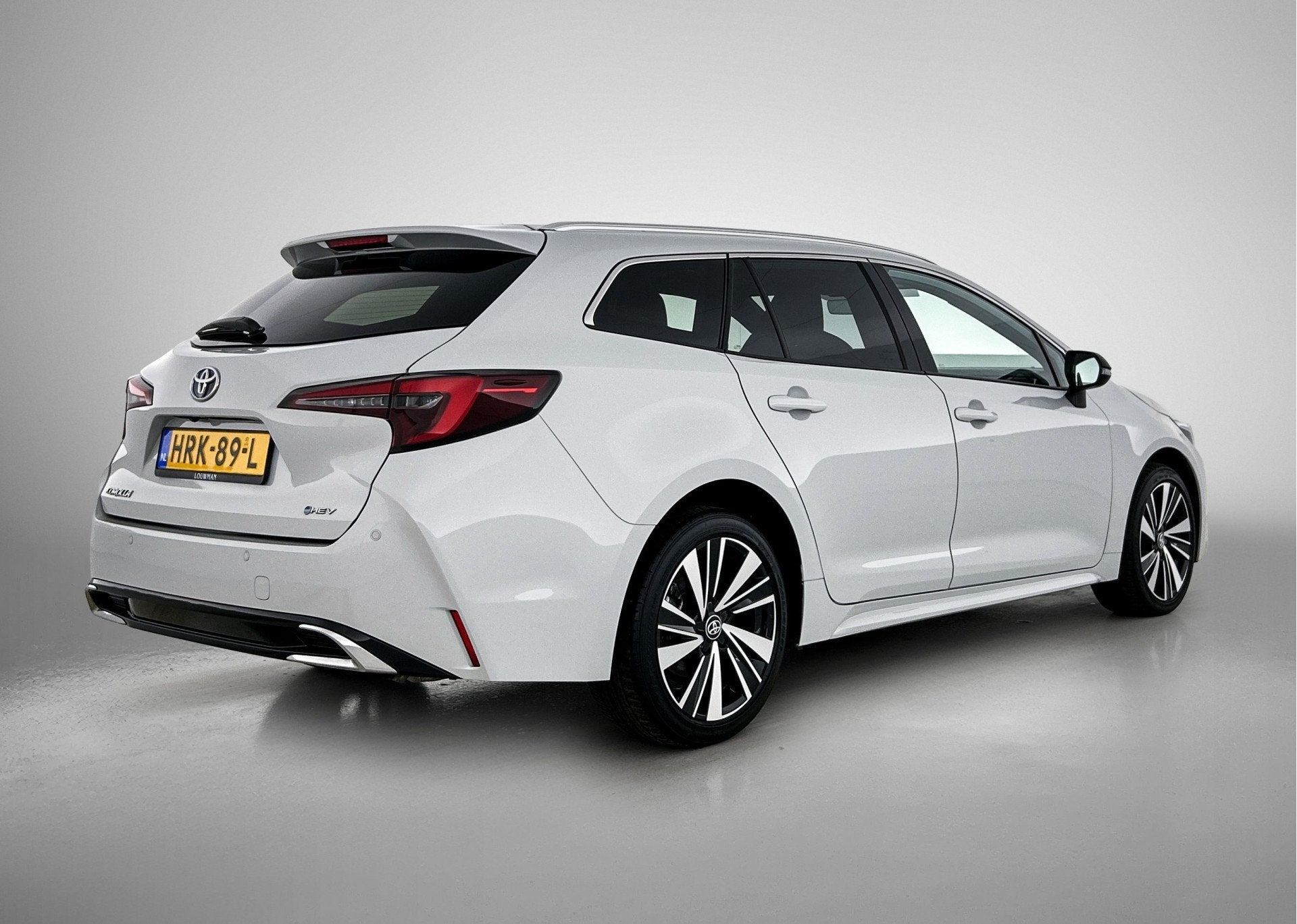 Toyota Corolla Touring Sports Hybrid 140 Dynamic | NL dealer, Auto's, 450 kg, Gebruikt, 4 cilinders, Origineel Nederlands
