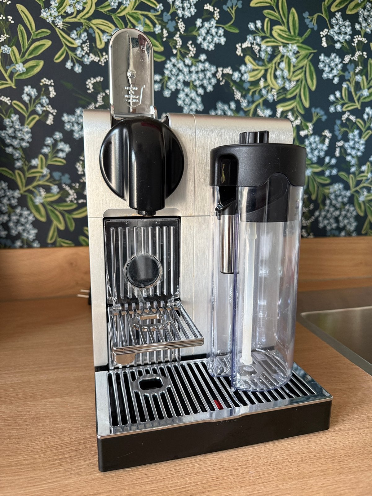 DeLonghi Nespresso apparaat, Witgoed en Apparatuur, Koffiezetapparaten, Gebruikt, Espresso apparaat, Ophalen of Verzenden, Koffiepads en cups