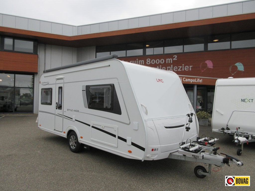 LMC Style Comfort 440 D, Caravans en Kamperen, Schokbreker, Rondzit, Overige typen, 4 tot 5 meter