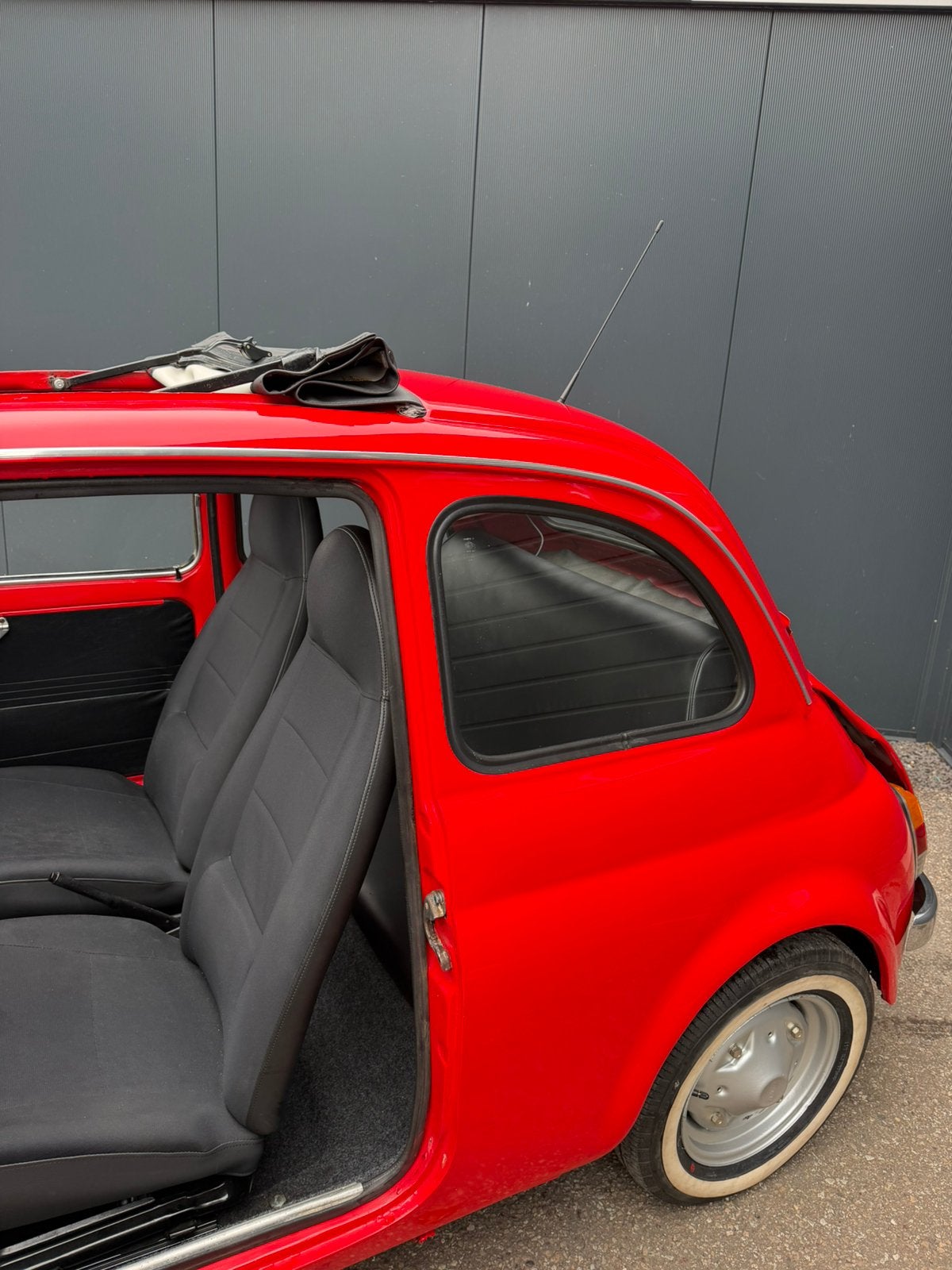 Fiat 500 R oldtimer – 600cc – Ferrari Rood – Whitewalls, foto 7