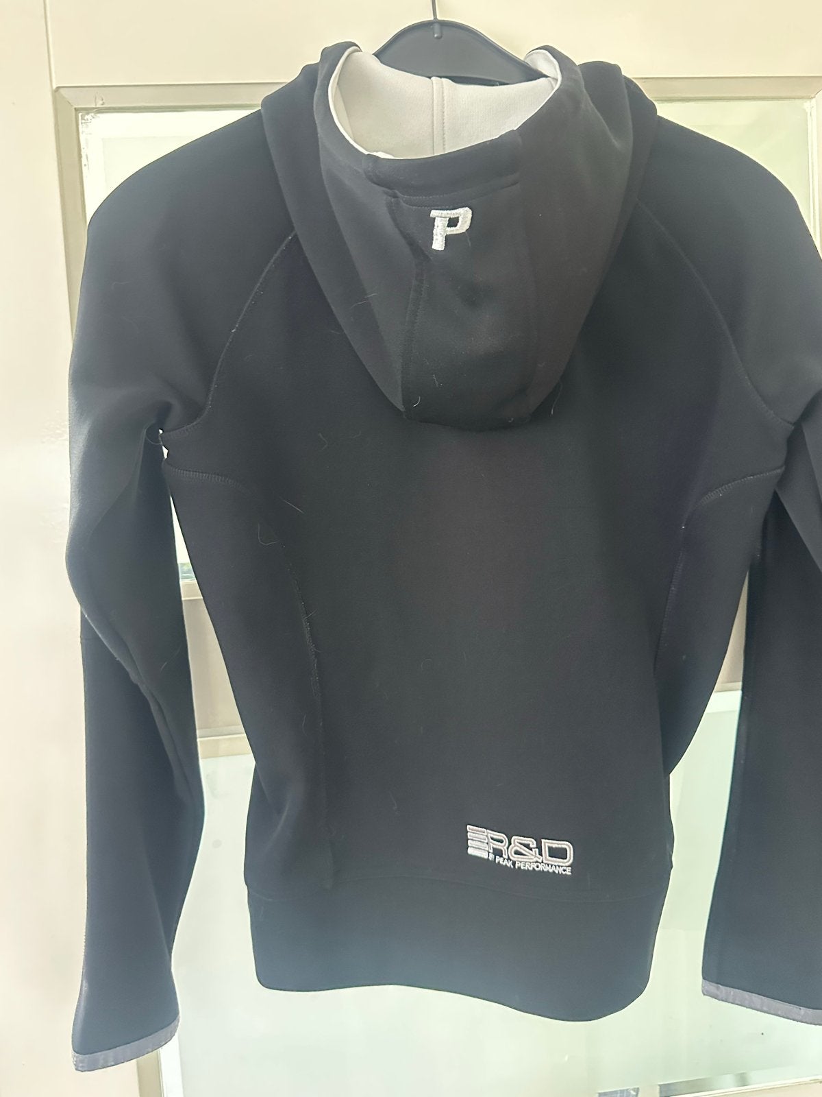 Peak Performance Hoodie Zwart - Maat M, Ophalen of Verzenden, Zo goed als nieuw, Maat 38/40 (M), Zwart