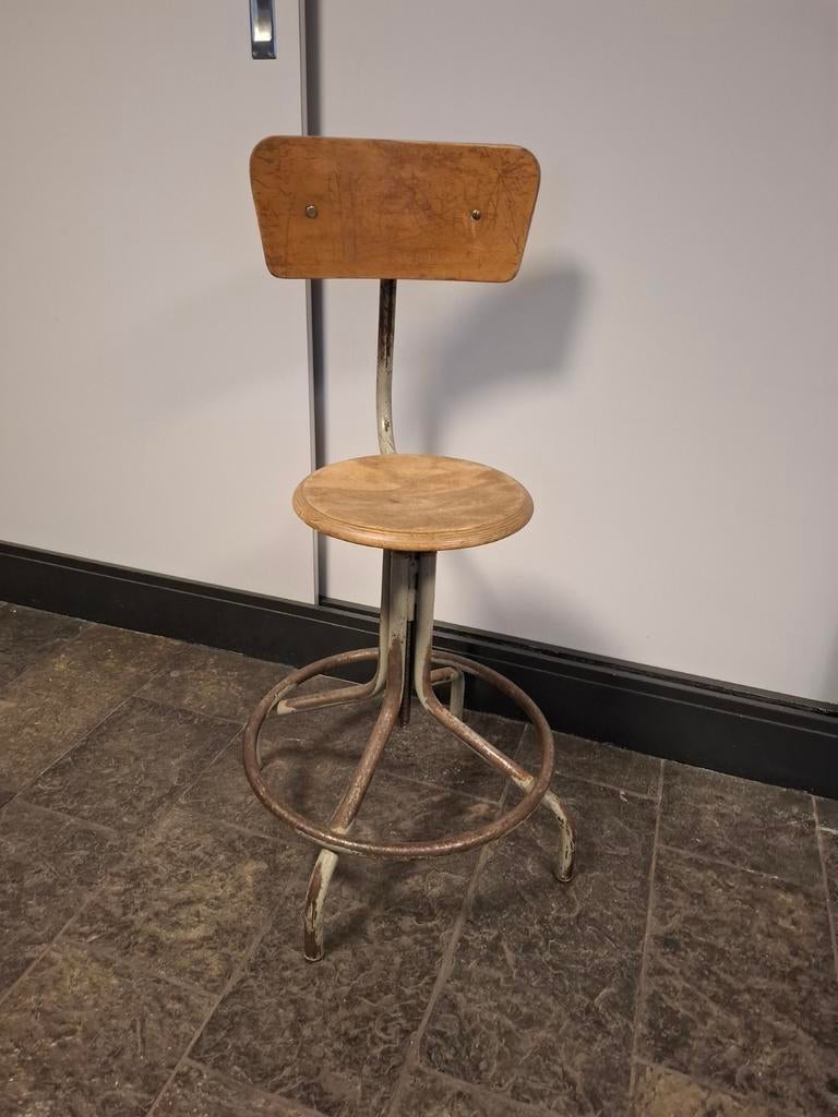 Vintage industriële kruk met rugleuning, Huis en Inrichting, Stoelen, Ophalen, Gebruikt, Overige kleuren, Industrieel, Vintage