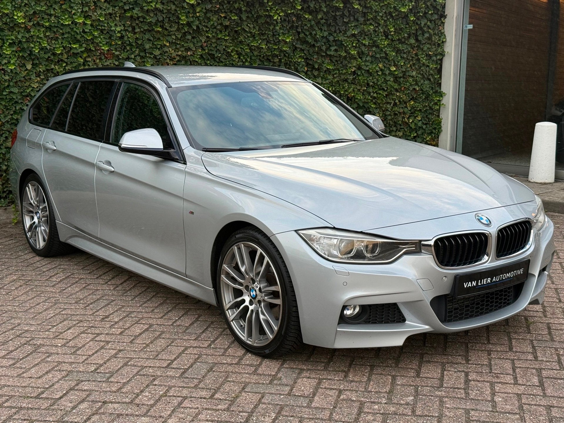 BMW 3-serie Touring 320d M-Pakket | Navi | Cruise | Stoelver, Achterwielaandrijving, Zwart, 4 cilinders, Alcantara