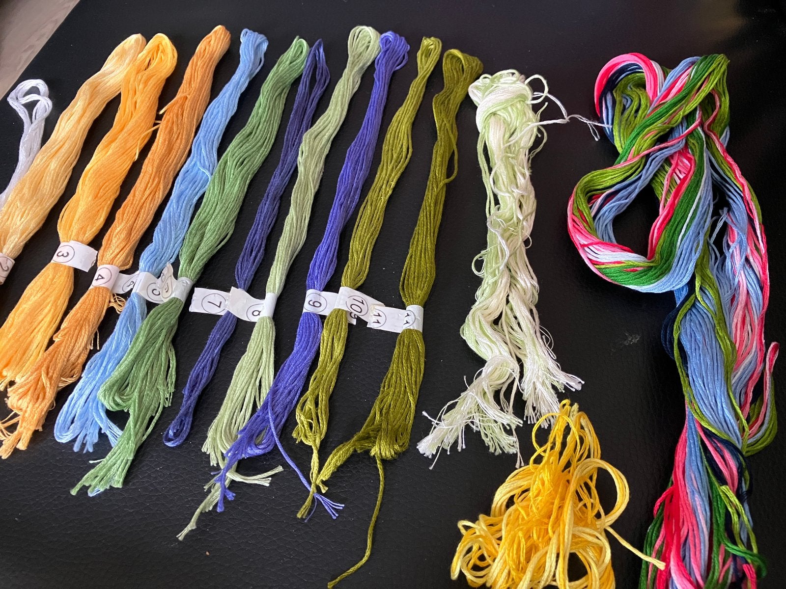 Diverse kleuren borduurgaren, Ophalen of Verzenden, Zo goed als nieuw, Handborduren, Borduurgaren of Zijde