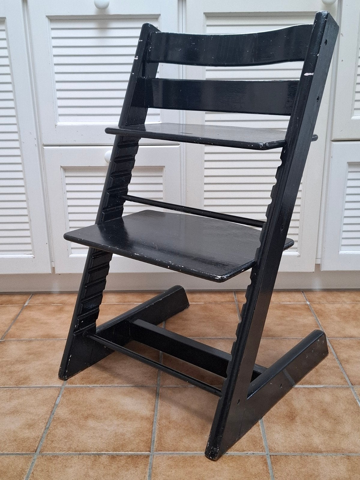 Stokke Tripp Trapp meegroeistoel - Zwart, Kinderen en Baby's, Kinderstoelen, Ophalen, Gebruikt, Meegroeistoel, Aanschuifbaar