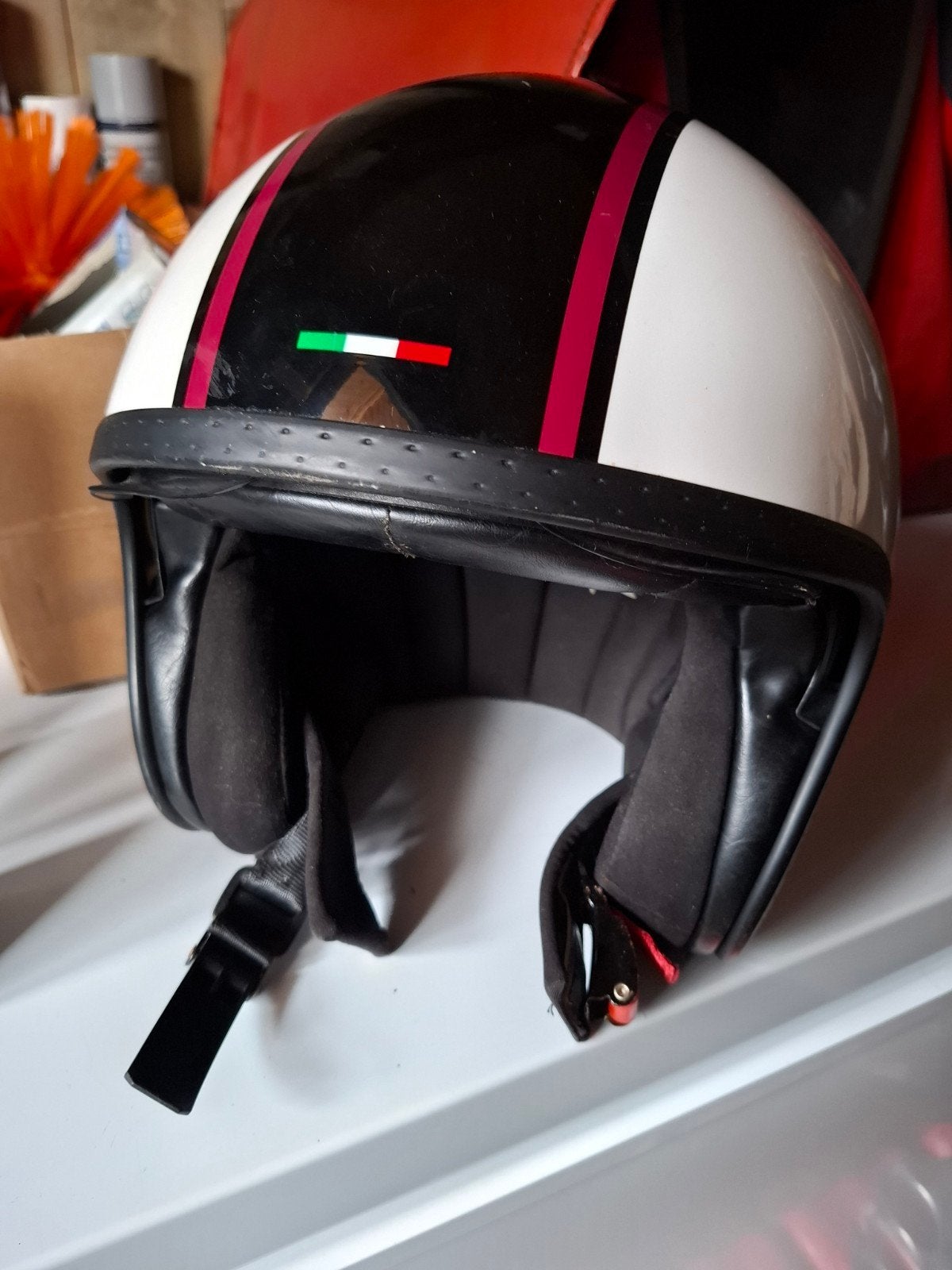 Fijne helm met inklapbaar vizier maat M, Fietsen en Brommers, Brommerhelmen, Ophalen of Verzenden