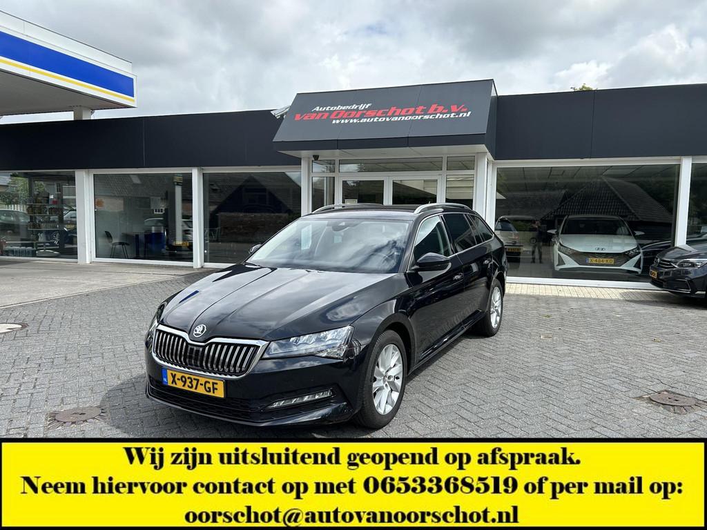 Skoda Superb Combi 1.5 TSI ACT Business Edition / Carplay /, Auto's, Skoda, Stof, 4 cilinders, 150 pk, Zwart