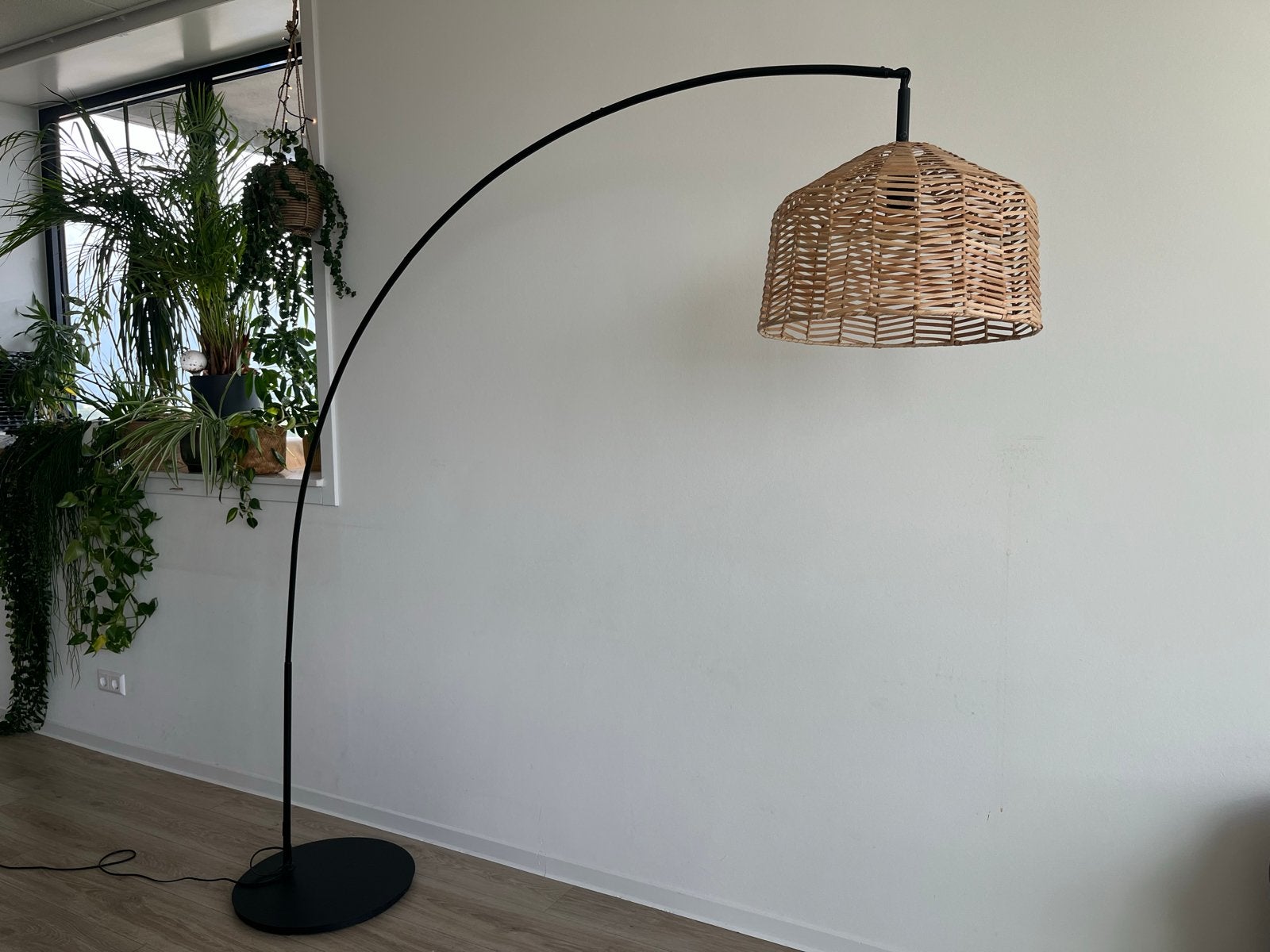 IKEA SKAFTET Booglamp + KAPPELAND Rotan Lampenkap, Ophalen, Gebruikt, E27 (groot), Metaal
