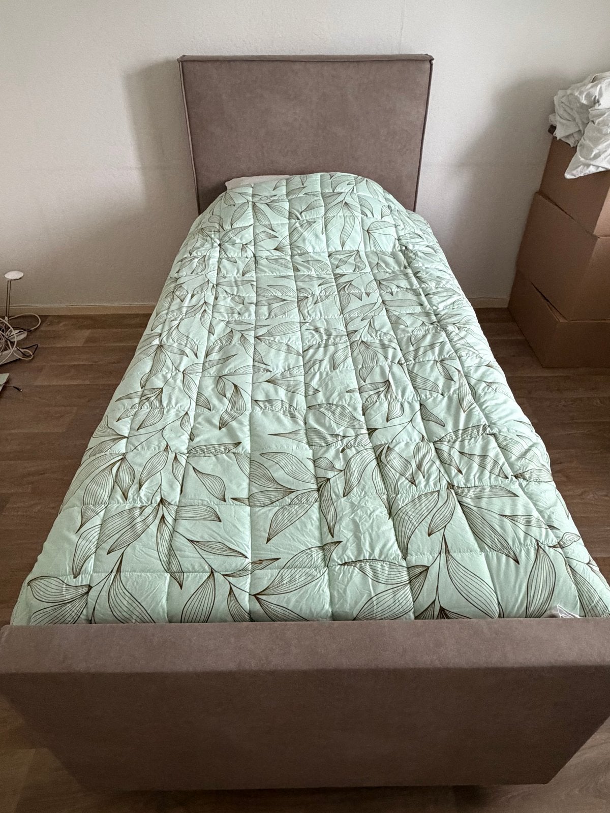 Nieuwe eenpersoons hoog-laag boxspring met Pullman matras, Ophalen, Eenpersoons, Bruin, Nieuw