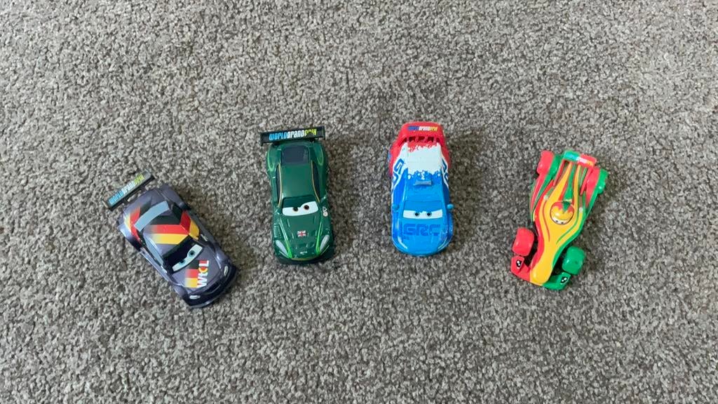 Cars 2 racers, cars autootjes, Kinderen en Baby's, Speelgoed | Speelgoedvoertuigen, Ophalen of Verzenden, Gebruikt