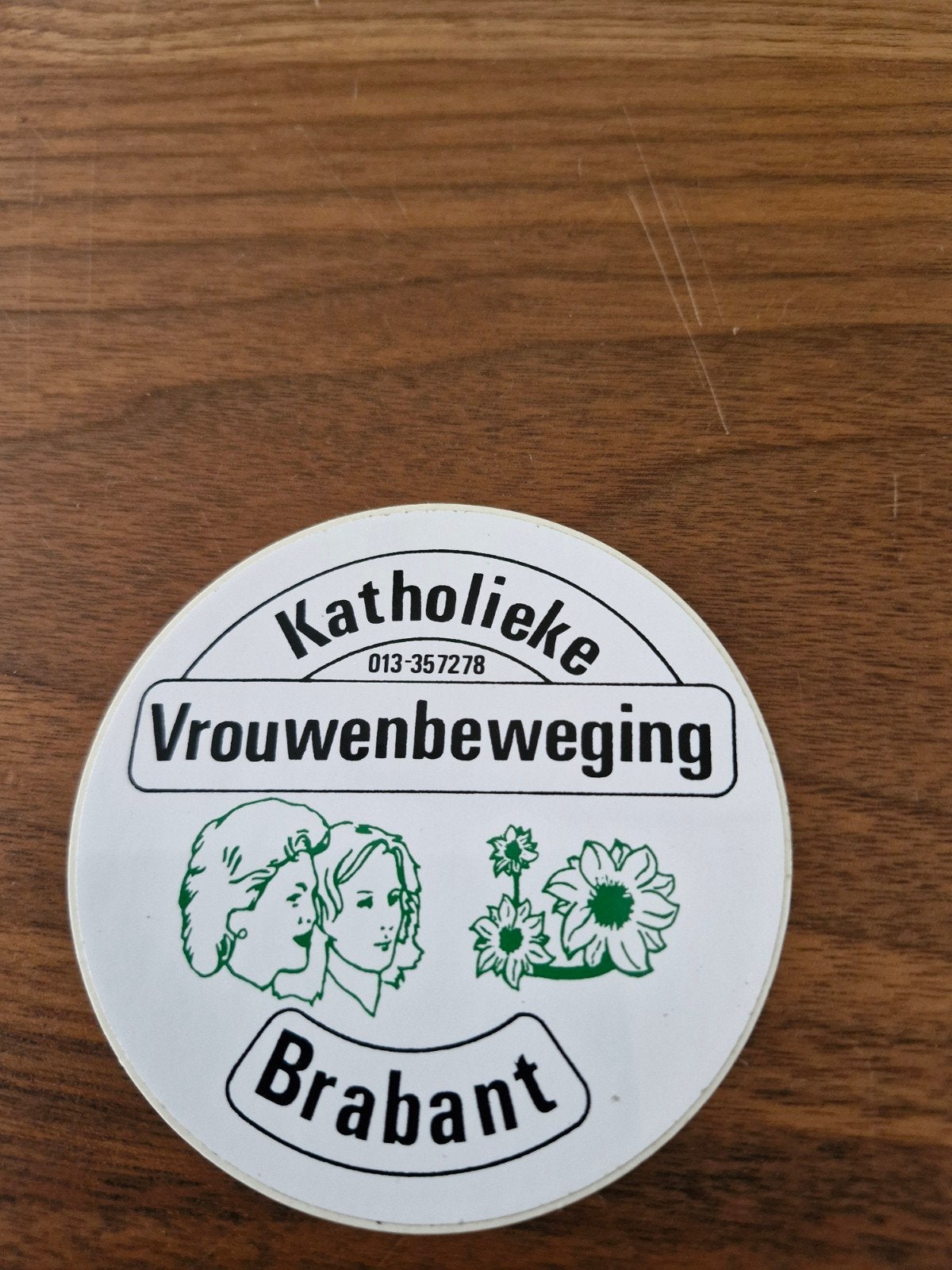 11384 Vintage sticker Katholieke Vrouwenbeweging Brabant, Ophalen of Verzenden, Gebruikt, Bedrijf of Vereniging