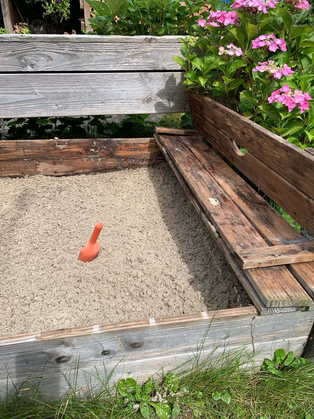 Houten zandbak met deksel/bankjes, Ophalen, Gebruikt