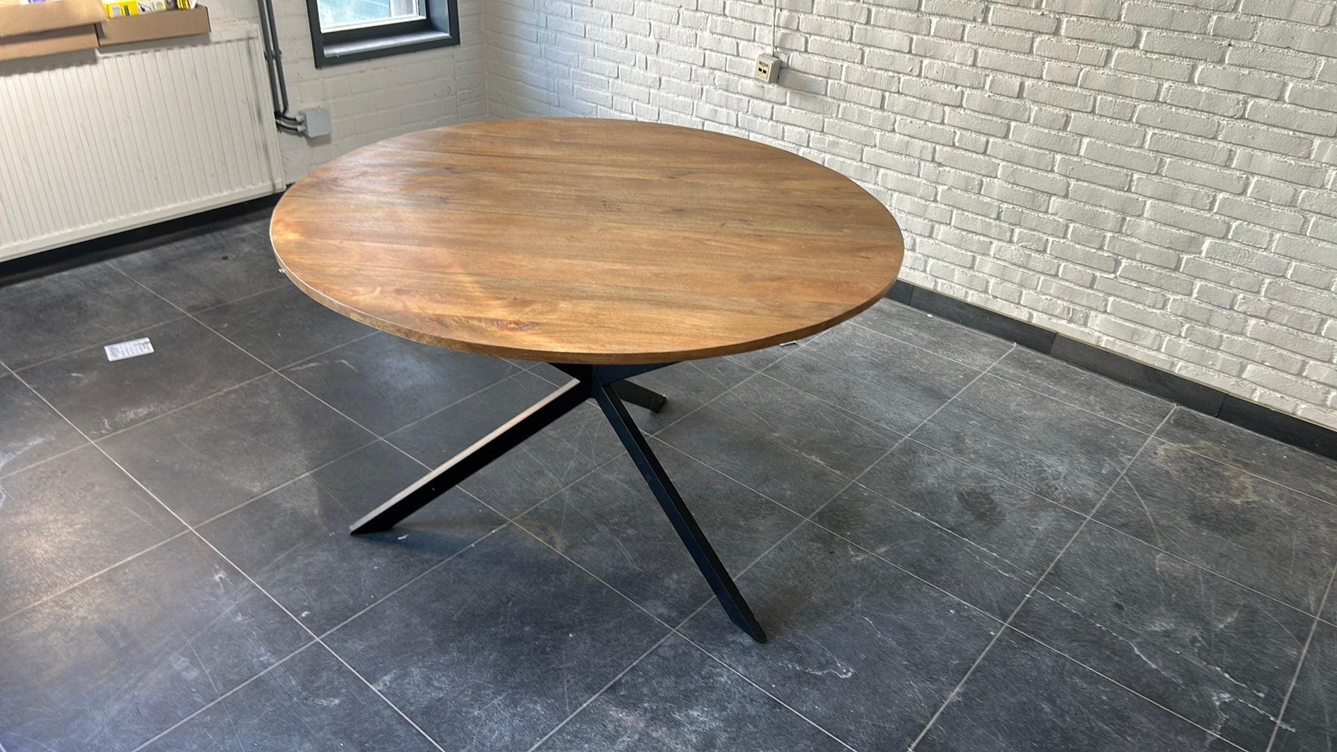 Eettafel rond - 120 cm - mango hout - stalen kruispoot, Rond, Zo goed als nieuw, Vier personen, Industrieel