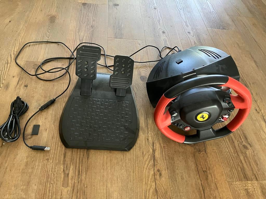 Thrustmaster Ferrari 458 Spider Racestuur met Pedalen, Racestuur, Gebruikt, Xbox, Ophalen of Verzenden