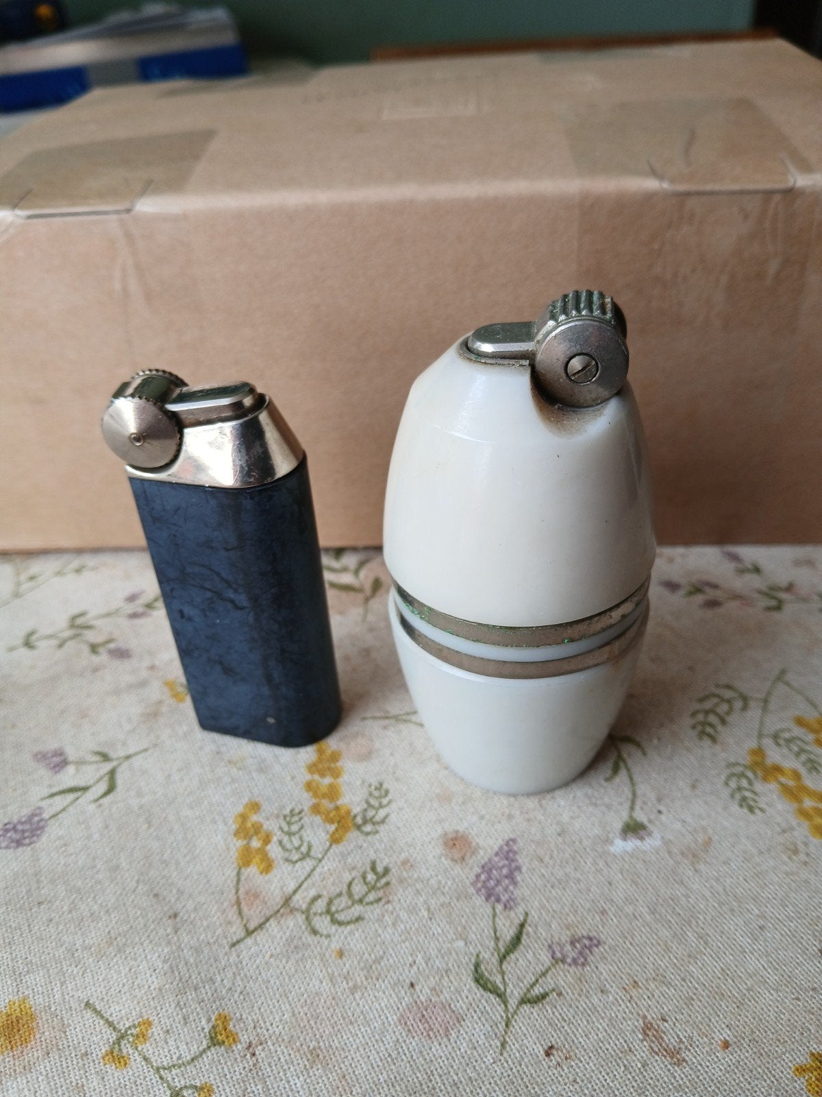 2x Poppel aanstekers., Verzamelen, Rookartikelen, Aanstekers en Luciferdoosjes, Gebruikt, Aansteker, Ophalen of Verzenden