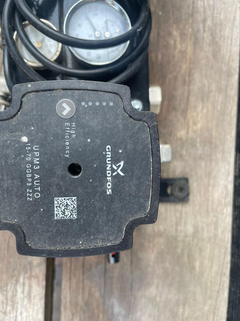 Grundfos UPM3AUTOvloerverwarming circulatiepomp met verdeler, Ophalen, Gebruikt, Overige typen