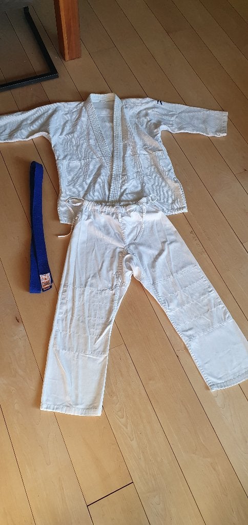 Judo pak met blauwe band - Maat M, Gebruikt, Judo, Vechtsportpak, Ophalen of Verzenden
