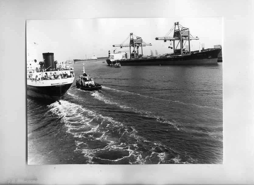 scheepvaart-foto-ROTTERDAM- haven- NRS sleepboot, Ophalen of Verzenden, Zo goed als nieuw, Motorboot, Boek of Tijdschrift