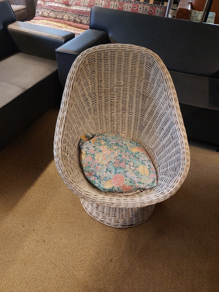 fraai wit rieten stoeltje met kussentje ( 500876), Huis en Inrichting, Stoelen, Ophalen of Verzenden, Wit, Eén