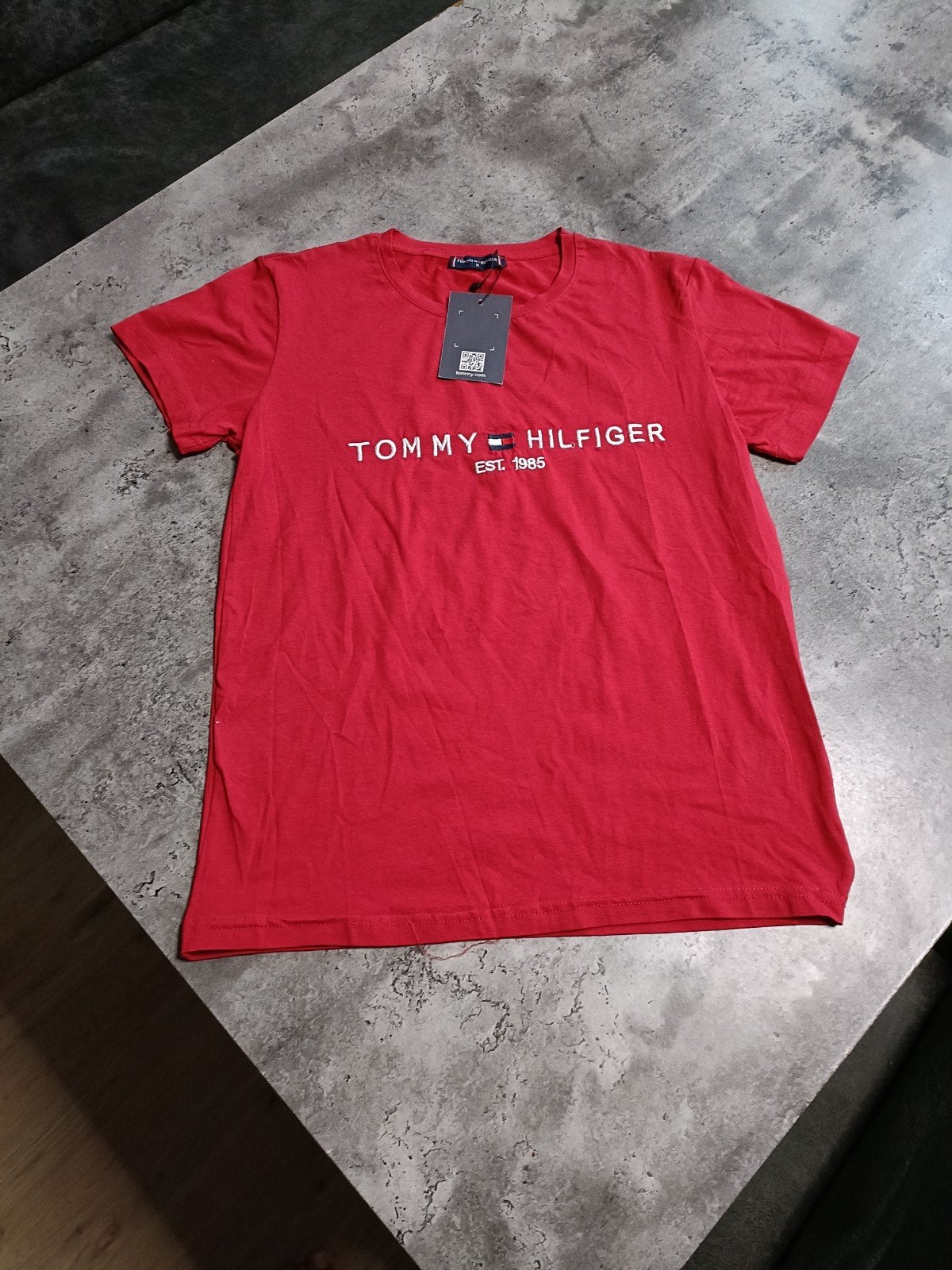 Tommy Hilfiger T-shirt rood - Maat M, Maat 48/50 (M), Tommy Hilfiger, Nieuw, Ophalen of Verzenden