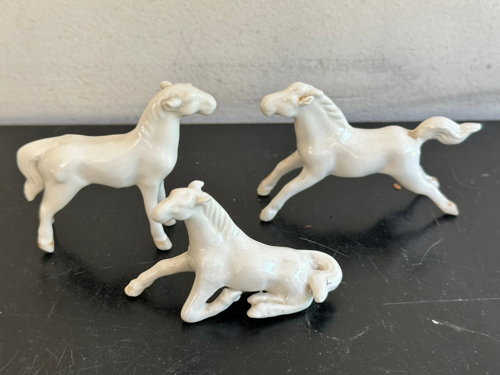 Oude Blanc de Chine porselein Paard beeldjes, Ophalen of Verzenden