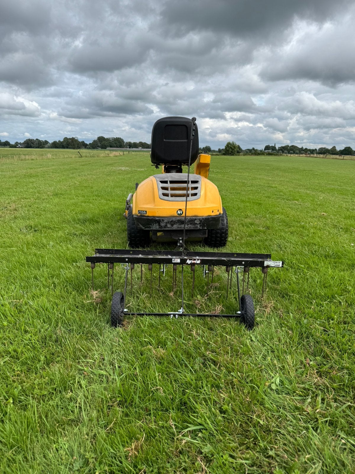 Agri-Fab getrokken verticuteermachine zitmaaier, Ophalen, Zo goed als nieuw