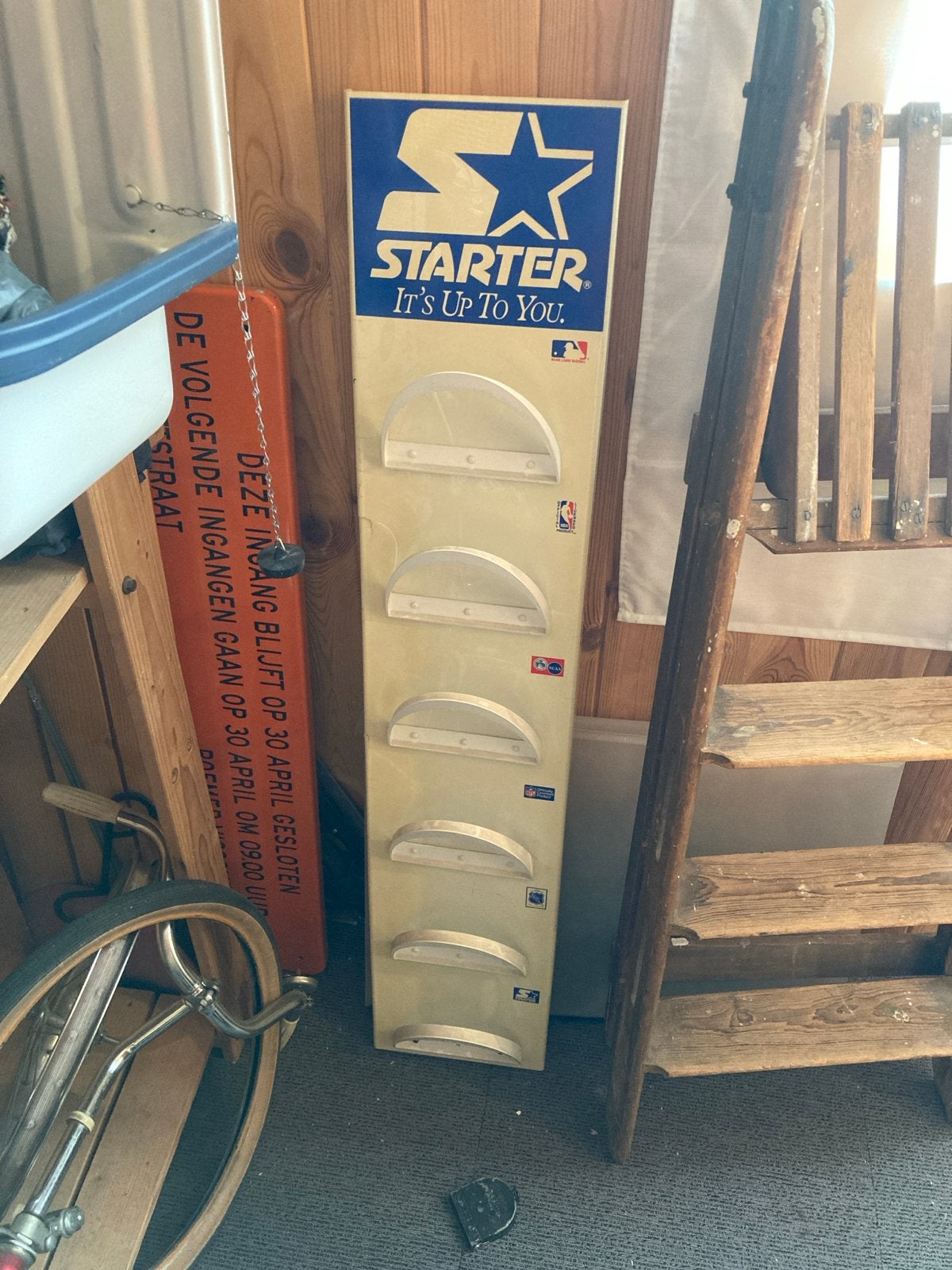 Vintage Starter petten display voor winkel of thuis, Antiek en Kunst, Ophalen