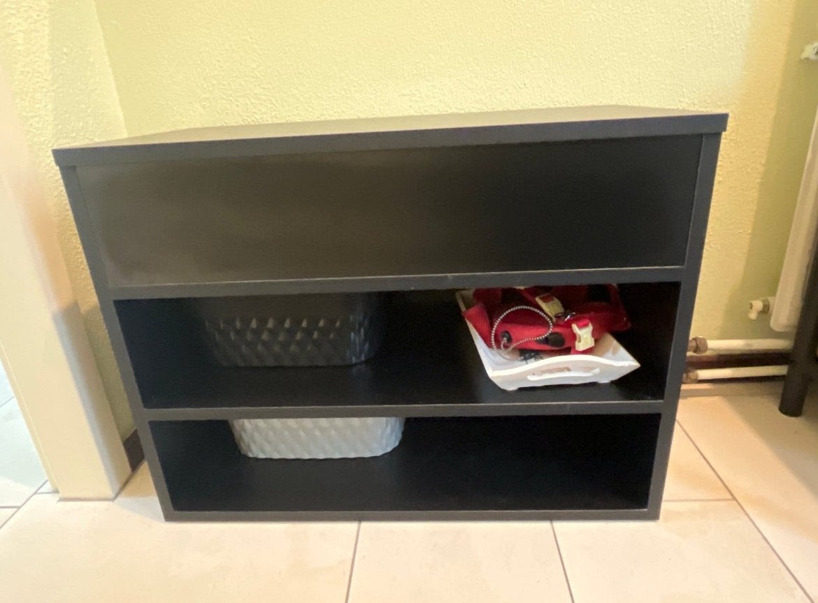 Zwart Opbergmeubel met Klep en Open Vakken - 60x20x45.5 cm, Huis en Inrichting, Ophalen, Zo goed als nieuw