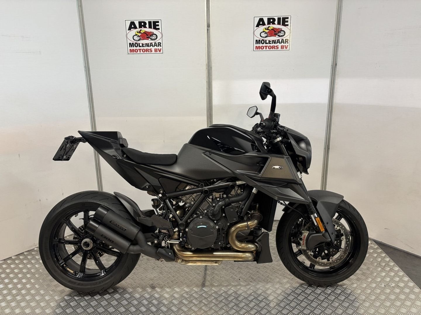 KTM BRABUS 1300 R (bj 2024), 2 cilinders, KTM, Motorrijbewijs A, Bedrijf