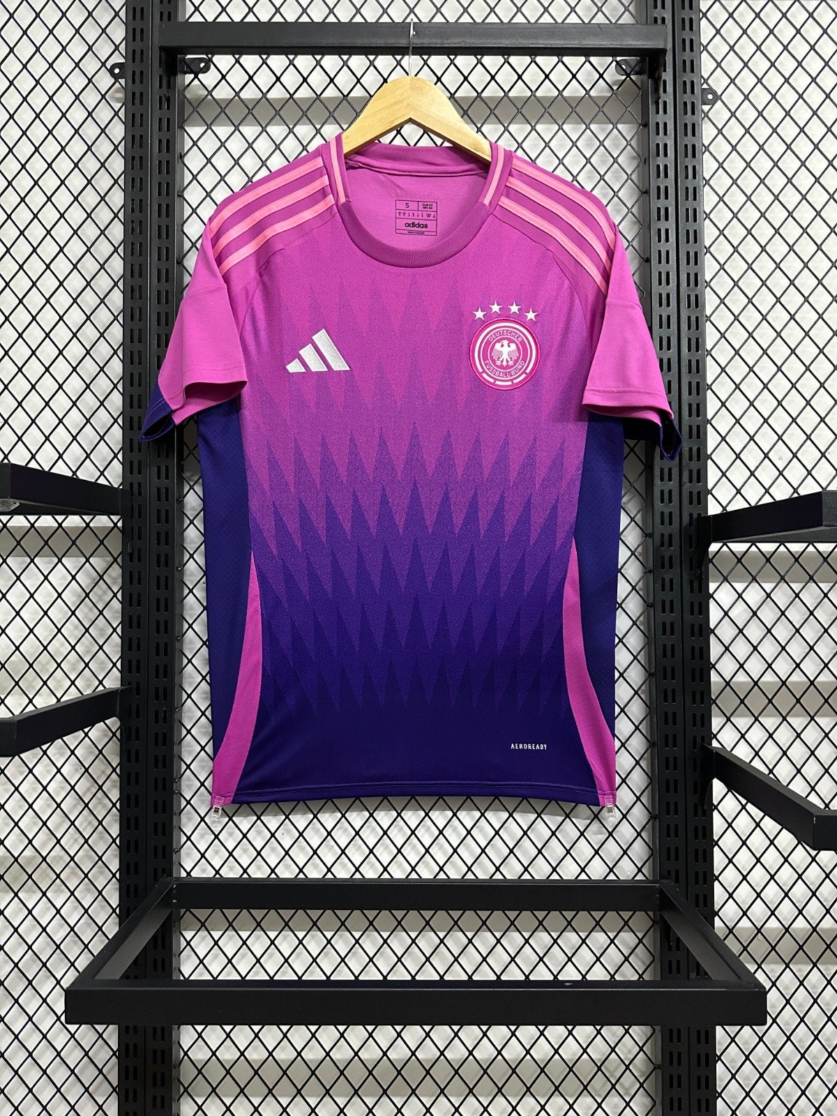 Duitsland 24/25 Uit Shirt Roze - Nieuw! Fan Versie, Verzenden, Nieuw, Shirt