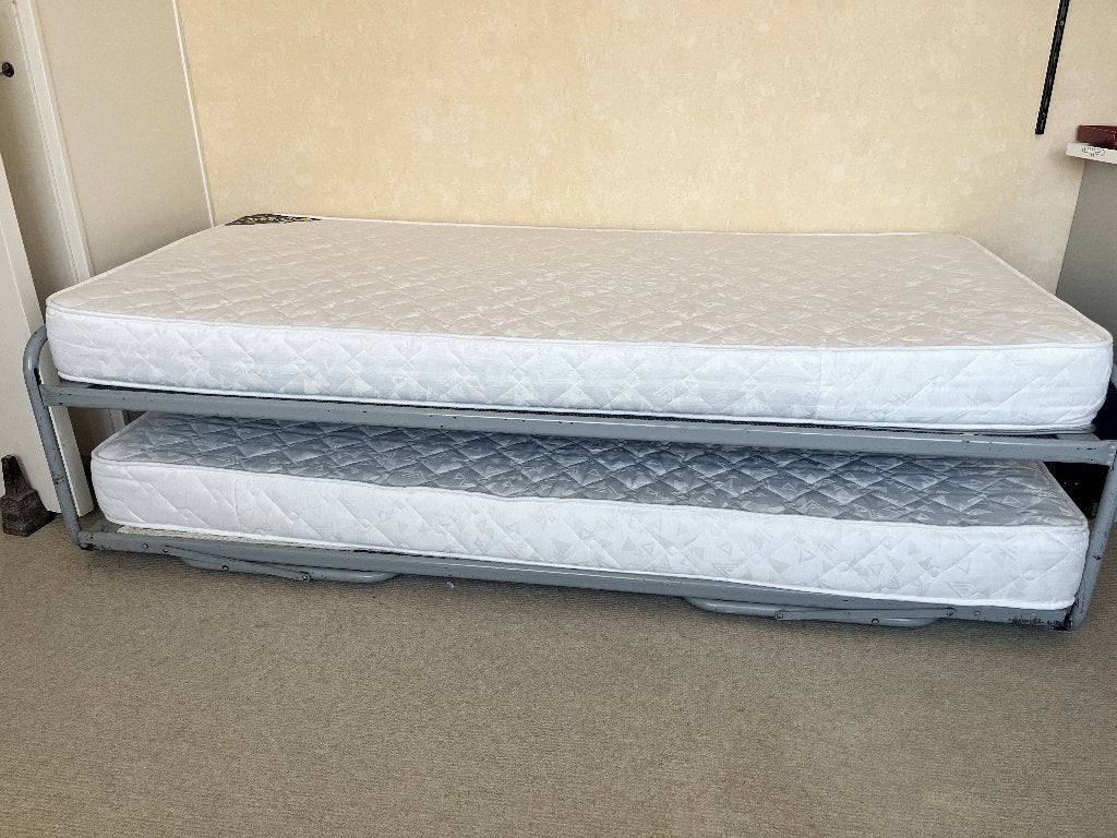 1-persoonsbed met uitschuifbaar logeerbed en matrassen, Ophalen, 85 tot 100 cm, Gebruikt, Matras