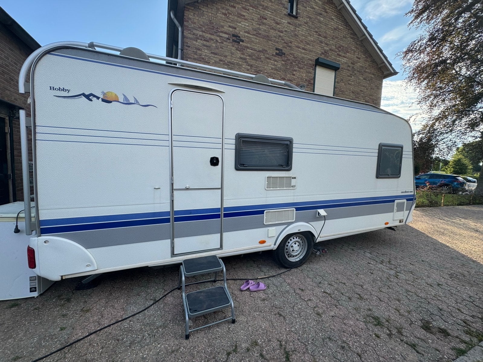 Hobby 500 kmfe 2004 met mover, fietsendrager en stapelbed, Hobby, Treinzit, Particulier, Tot en met 6