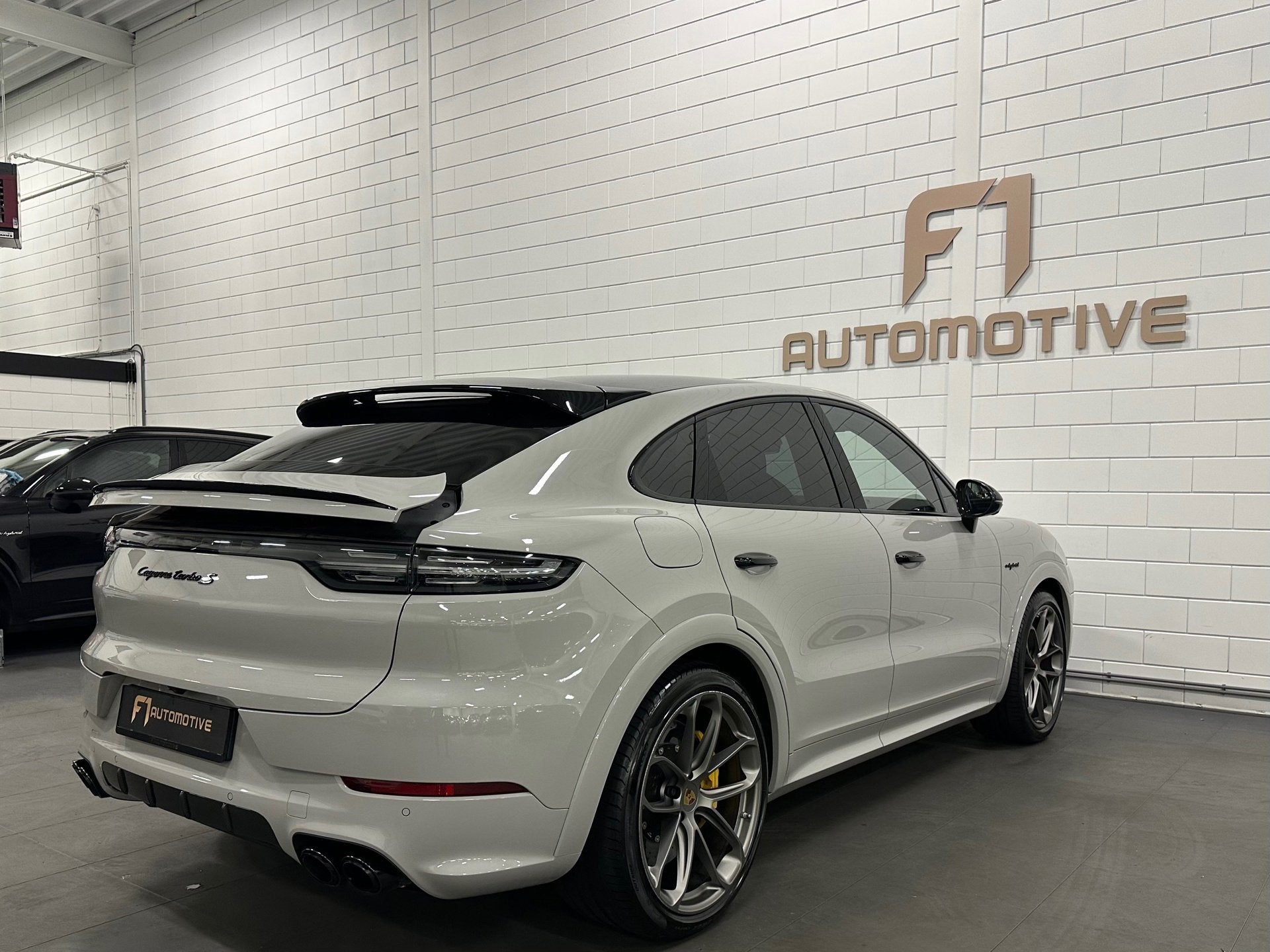 Porsche Cayenne Coupé 4.0 Turbo S E-Hybrid Carbon|Ceramic|V, Automaat, Gebruikt, Leder en Stof, Plug-in hybride