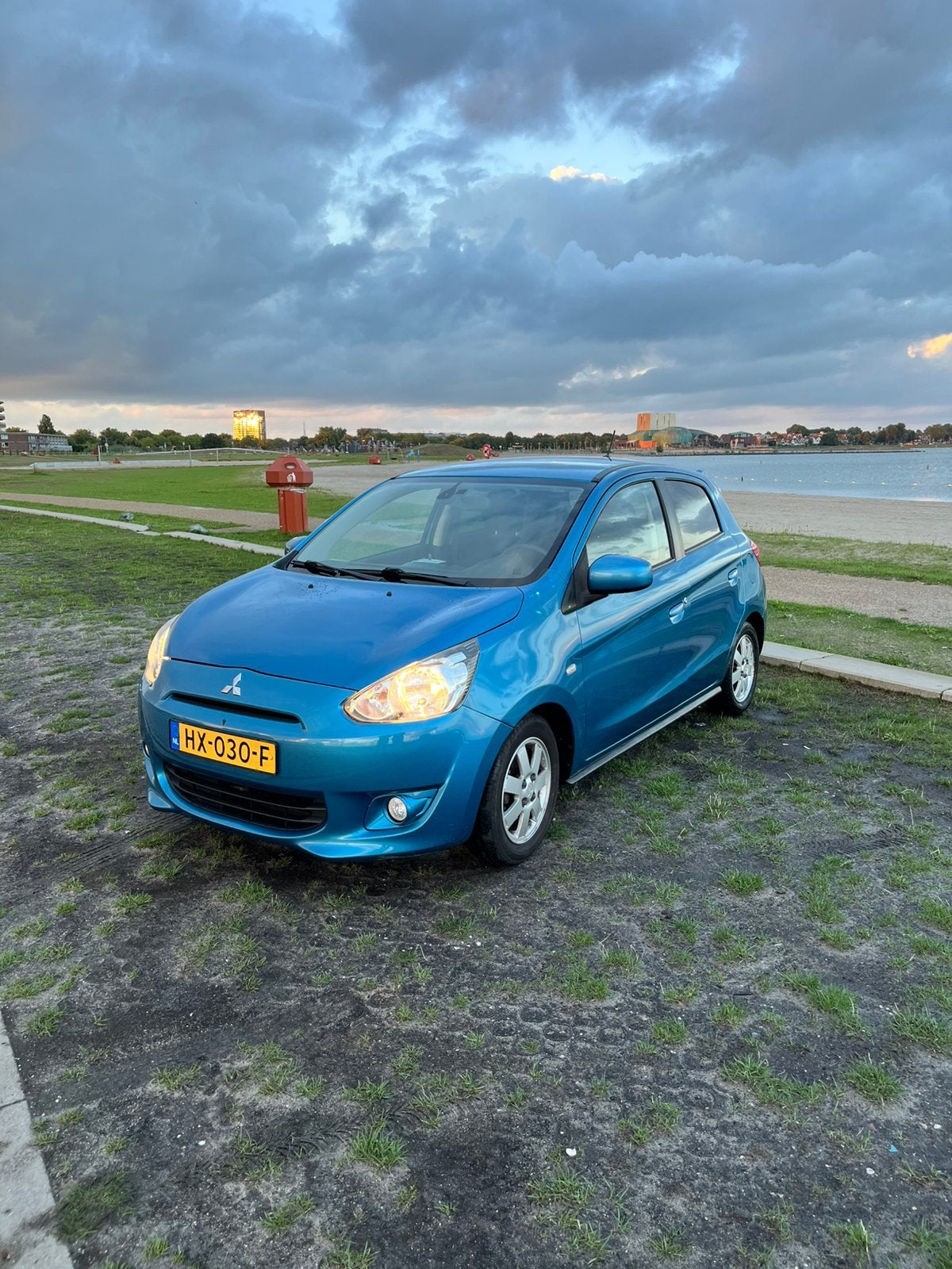 Mitsubishi Space Star 1.0 MPI 52KW 2016 Blauw, Voorwielaandrijving, Zwart, Blauw, Origineel Nederlands