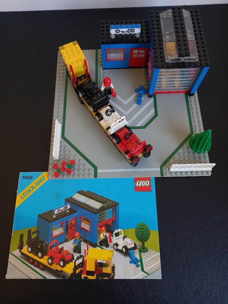 LEGO garage met vrachtwagen en race auto's 1966, Gebruikt, Lego, Ophalen of Verzenden, Inclusief instructies