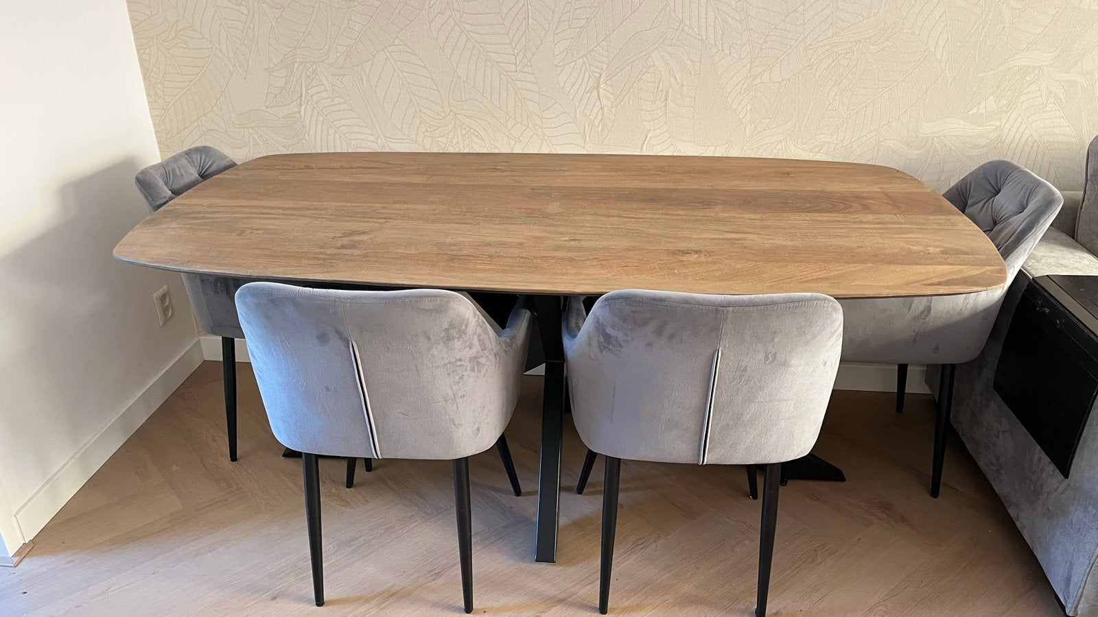 Eettafel met 4 stoelen - Modern en comfortabel, Huis en Inrichting, Tafels | Eettafels, Ophalen, Gebruikt, 50 tot 100 cm, 150 tot 200 cm