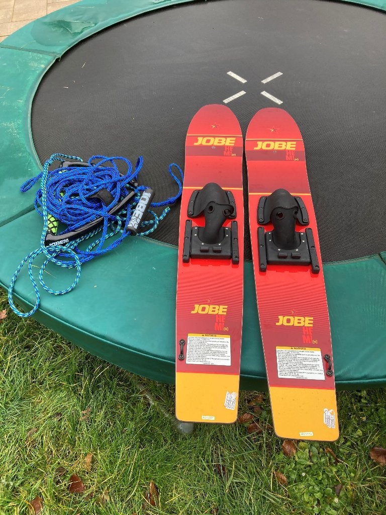Jobe kinderwaterski's, Watersport en Boten, Ophalen, Zo goed als nieuw, Waterski's, Met skitouw
