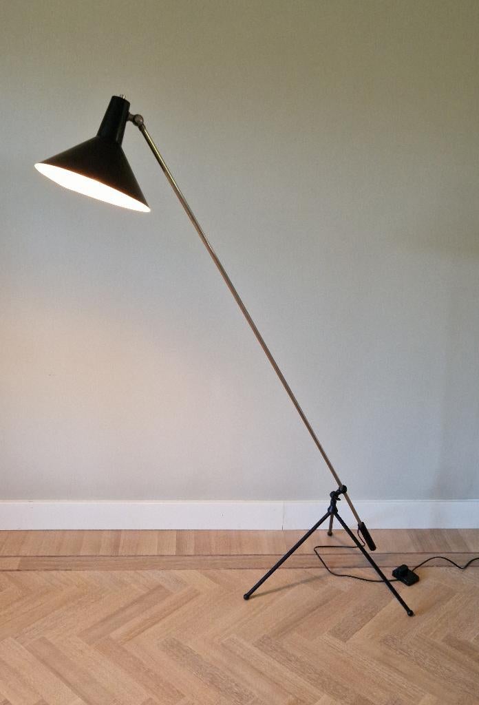 Vintage Italiaanse vloerlamp, Stilnovo stijl, zwart, 1960s, Huis en Inrichting, Lampen | Vloerlampen, Ophalen, Gebruikt, Italiaans midcentury, modern, vintage, 1960s