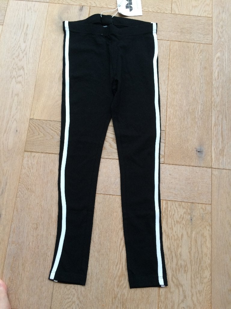NIEUWE zwarte legging met witte band Jill&Mitch 122/128, Broek, Meisje, Nieuw, Ophalen of Verzenden