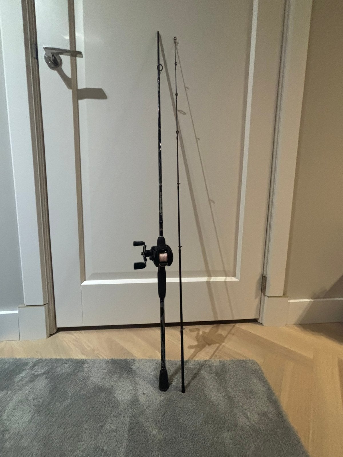 Abu Garcia Venerate Next Generation Reel Combo, Ophalen of Verzenden, Zo goed als nieuw, Complete hengel