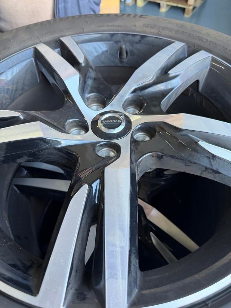 Volvo XC40 R-Design 18 inch velgen en banden, 18 inch, Gebruikt, Banden en Velgen, Ophalen of Verzenden