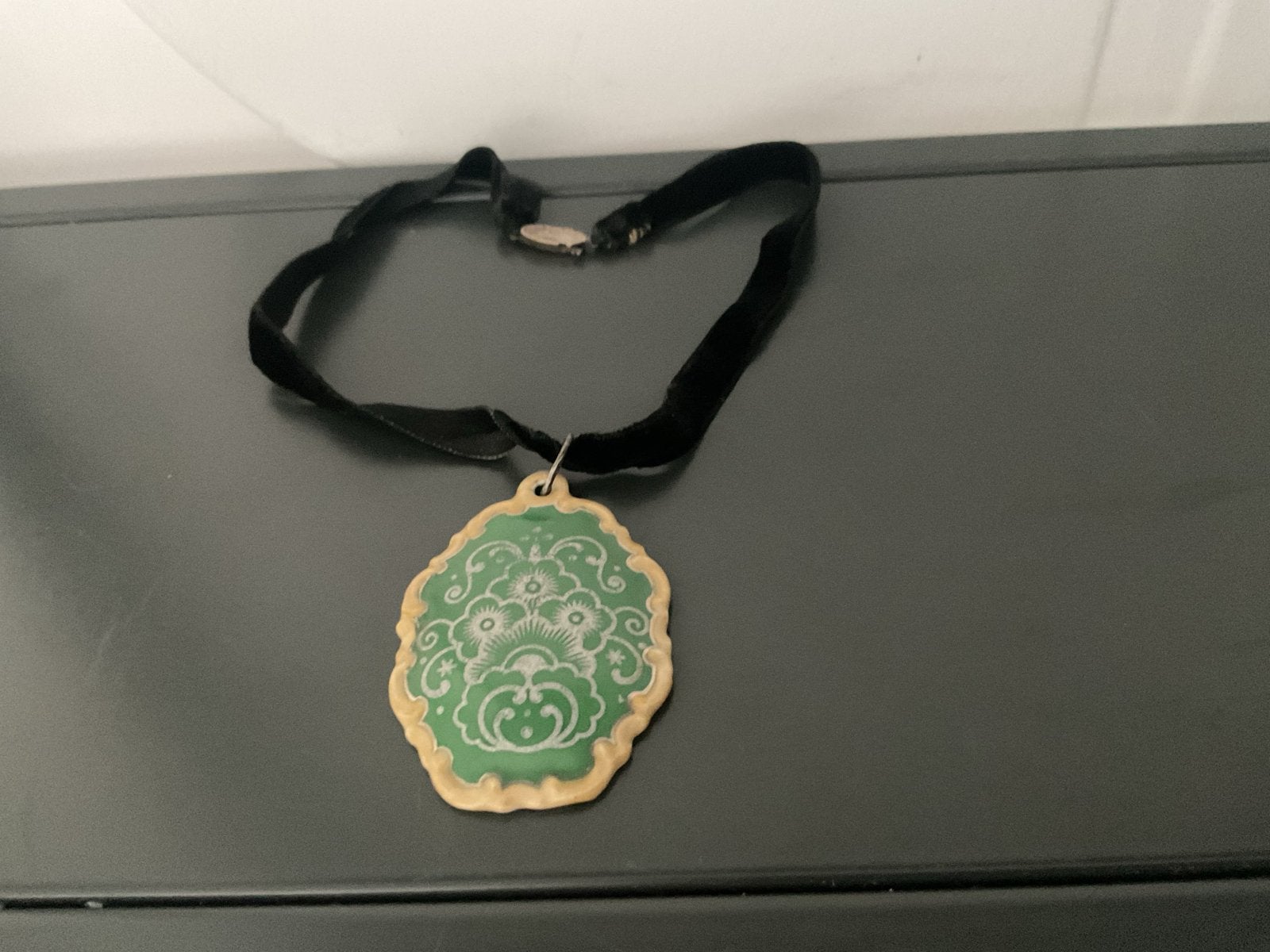 Vintage Rosenthal porseleinen hanger aan fluwelen lint, Verzenden