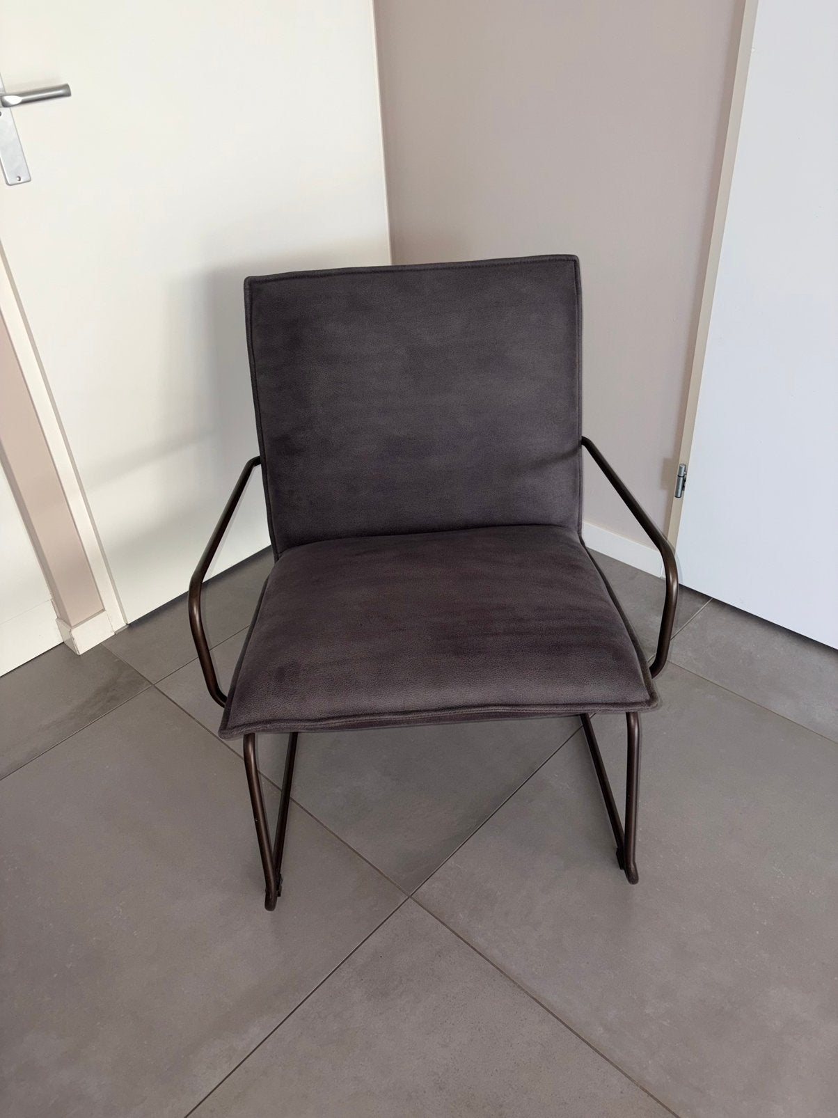 Design Lounge Fauteuil met metalen sledeframe, Ophalen, Zo goed als nieuw, Grijs, Eén