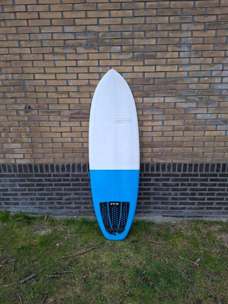 Speels surfboard 5,10 Modern Highline, 38,3 liter, Watersport en Boten, Golfsurfen, Zo goed als nieuw, Shortboard, Met vinnen