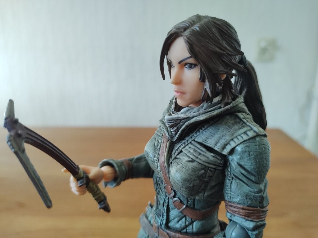 Lara croft figure figurine 24 cm met standaard, Verzamelen, Ophalen of Verzenden, Zo goed als nieuw