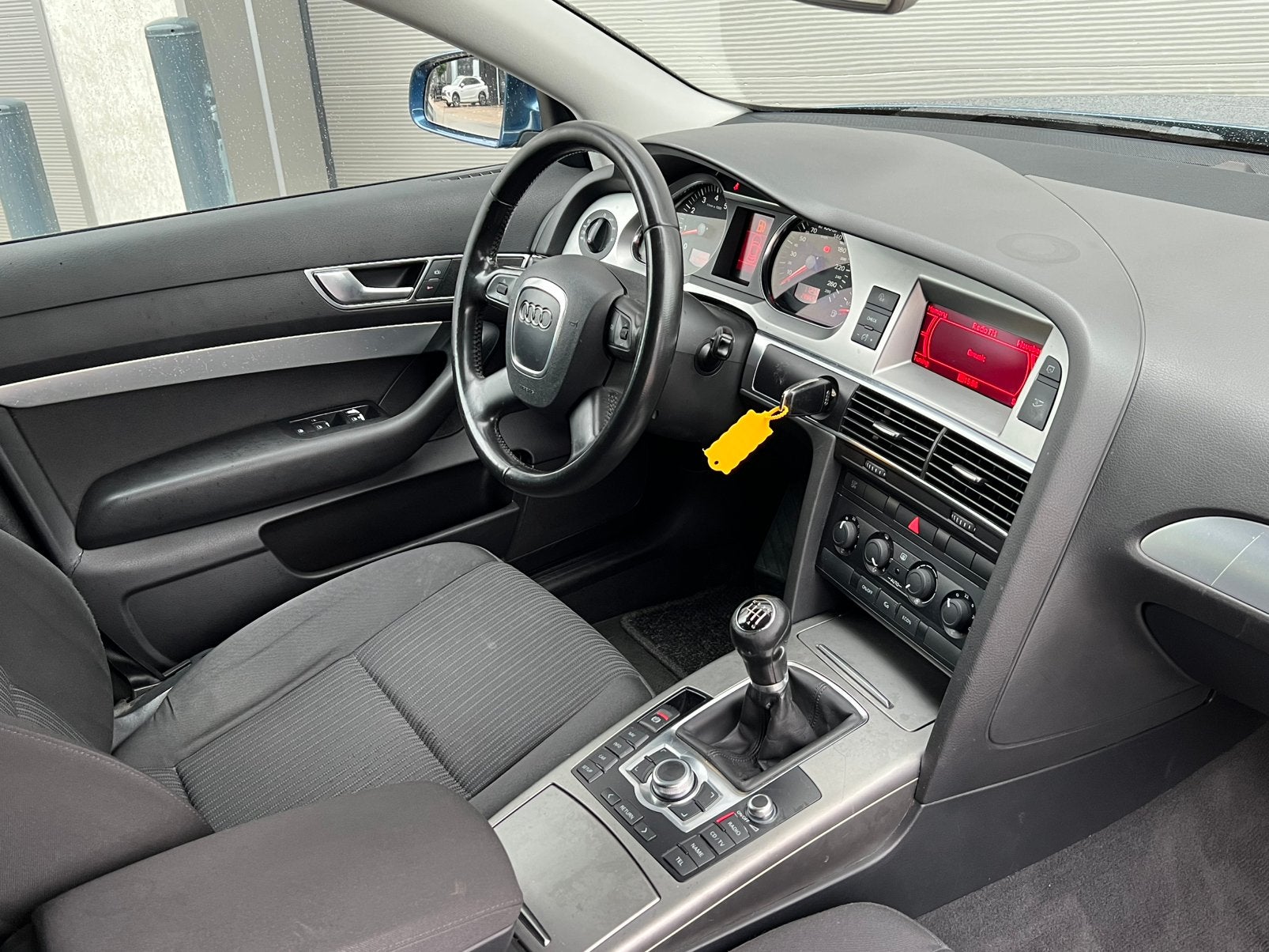 Nette Audi A6 2.4 V6 177PK Avant Benzine/Apk/Airco/Navi/PDC!, Auto's, Audi, Voorwielaandrijving, Stof, Blauw, Handgeschakeld