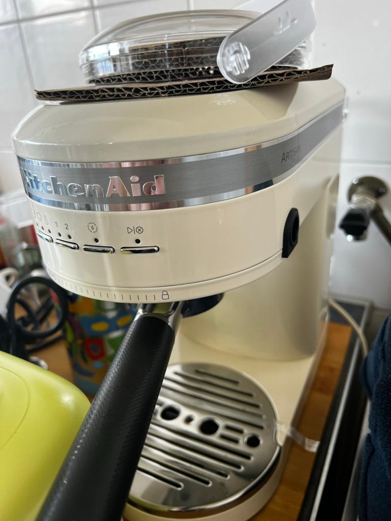 New - Kitchen Aid Artisan- Pistonmachine - Creme Amandel wit, Ophalen of Verzenden, Nieuw, Espresso apparaat